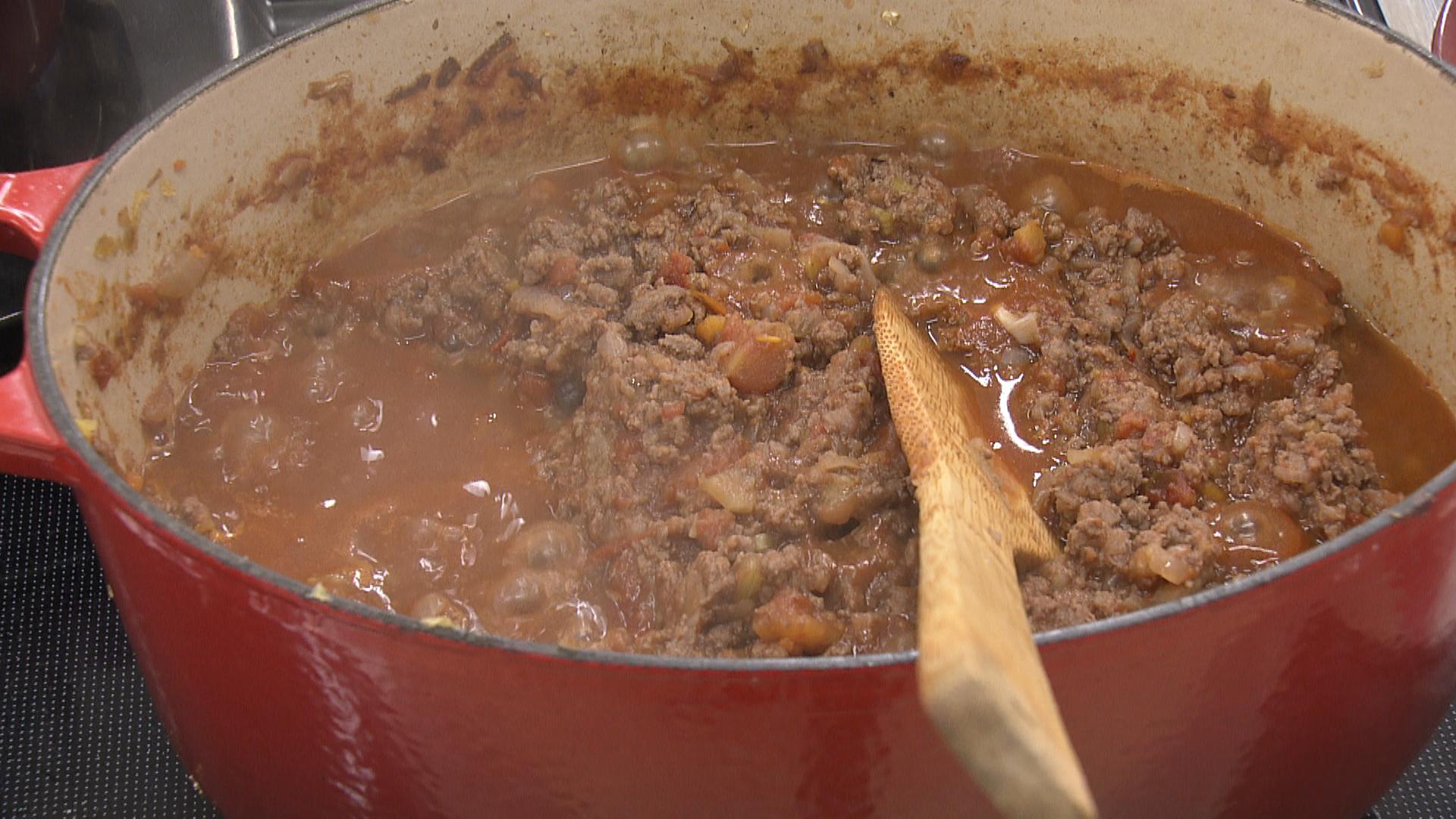 鹿肉でキーマカレーやメンチカツ　水分飛ばし旨味を凝縮　「SNS発信で知名度を」　三重県立伊賀白鳳高校